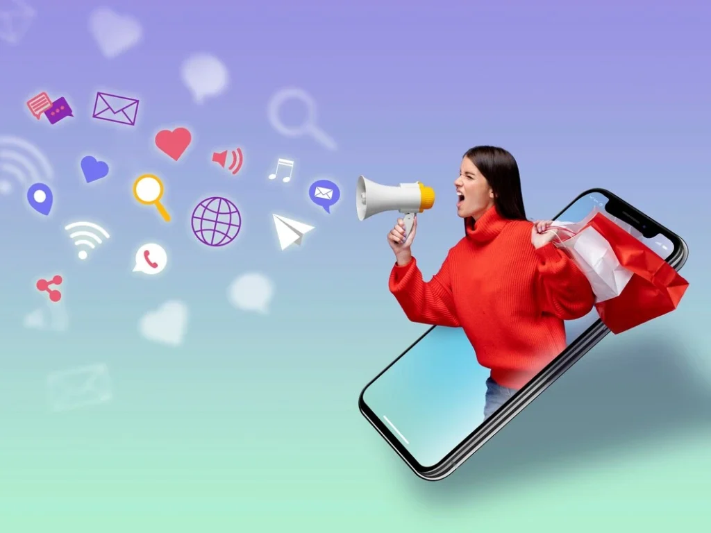 Mulher em um celular, segurando um megafone e uma sacola, simbolizando campanha de marketing e engajamento nas redes sociais.