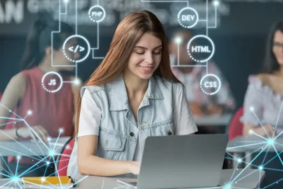 Juventude usando ferramentas de inteligência artificial para facilitar a gestão de pequenas empresas, com foco em tecnologias como HTML, CSS, JavaScript e PHP.